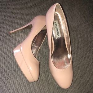 Steve Madden Nude Pumps